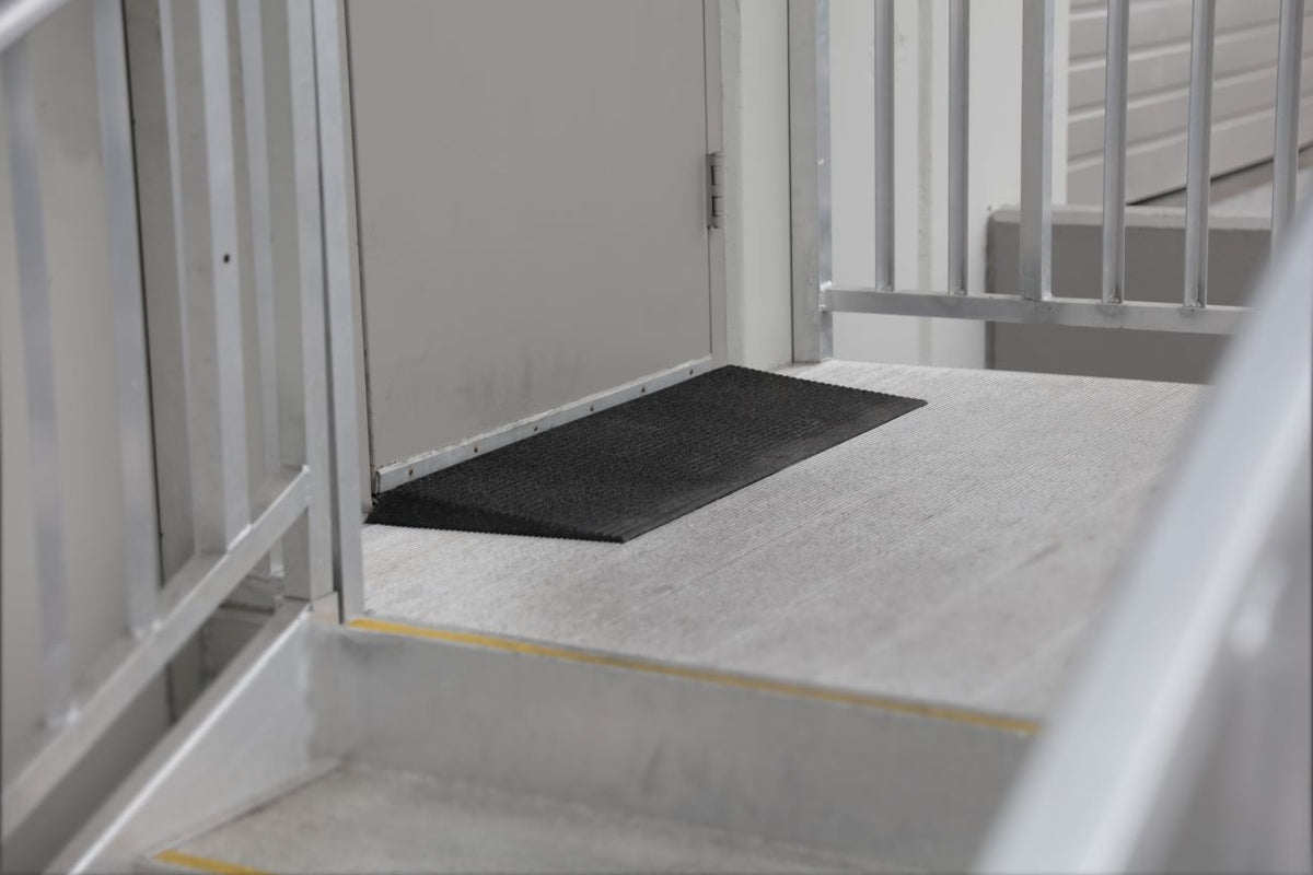 EZ-ACCESS TRANSITIONS Angled Entry Mat
